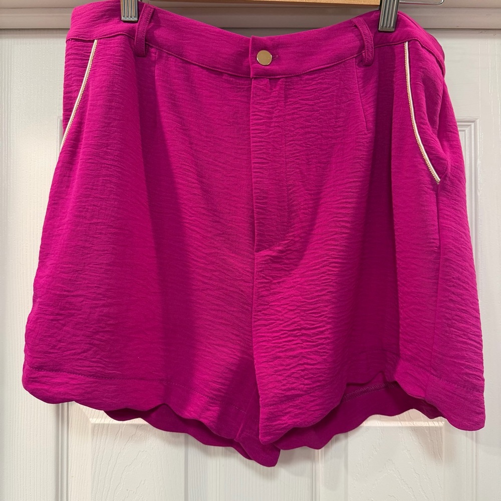 Molly Bracken Womens Shorts Size Large Fuchsia Scalloped Hem New